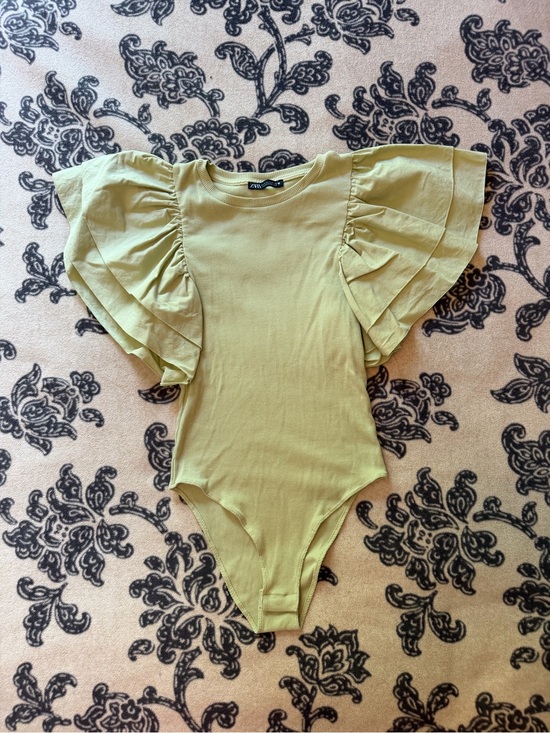 Zara Tops - Green Ruffle-Sleeve One-Piece Bodysuit